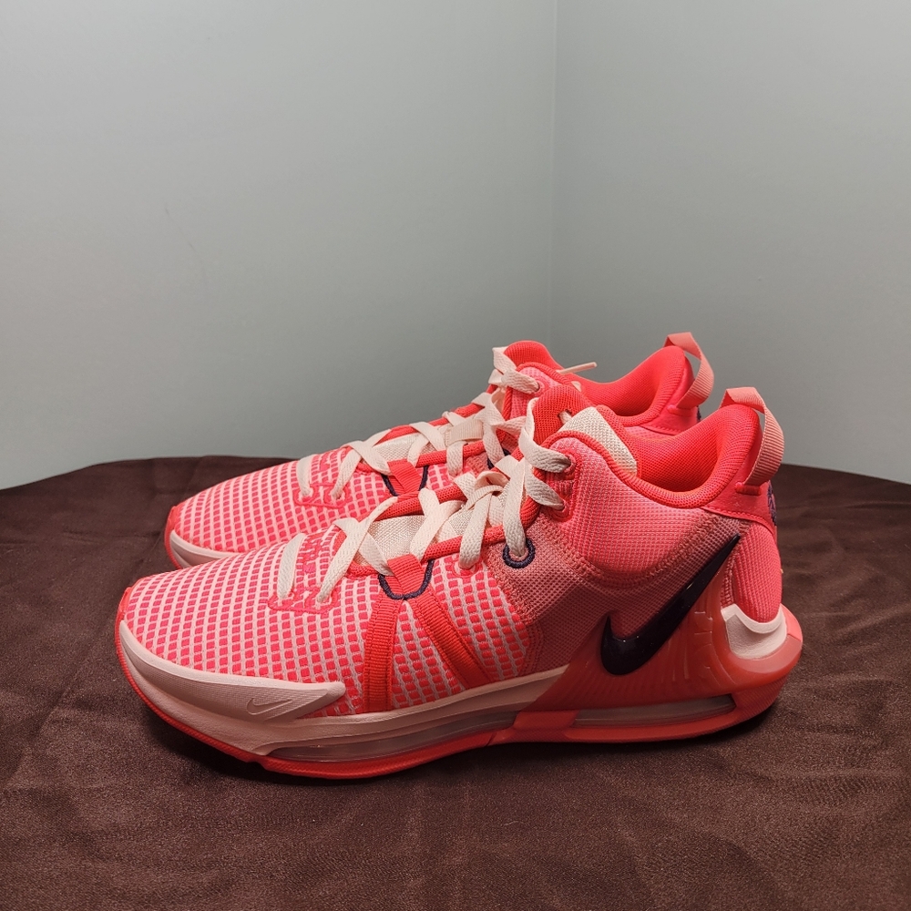 Nike LeBron Witness 7 VII Bright Crimson Men Size 9.5 New